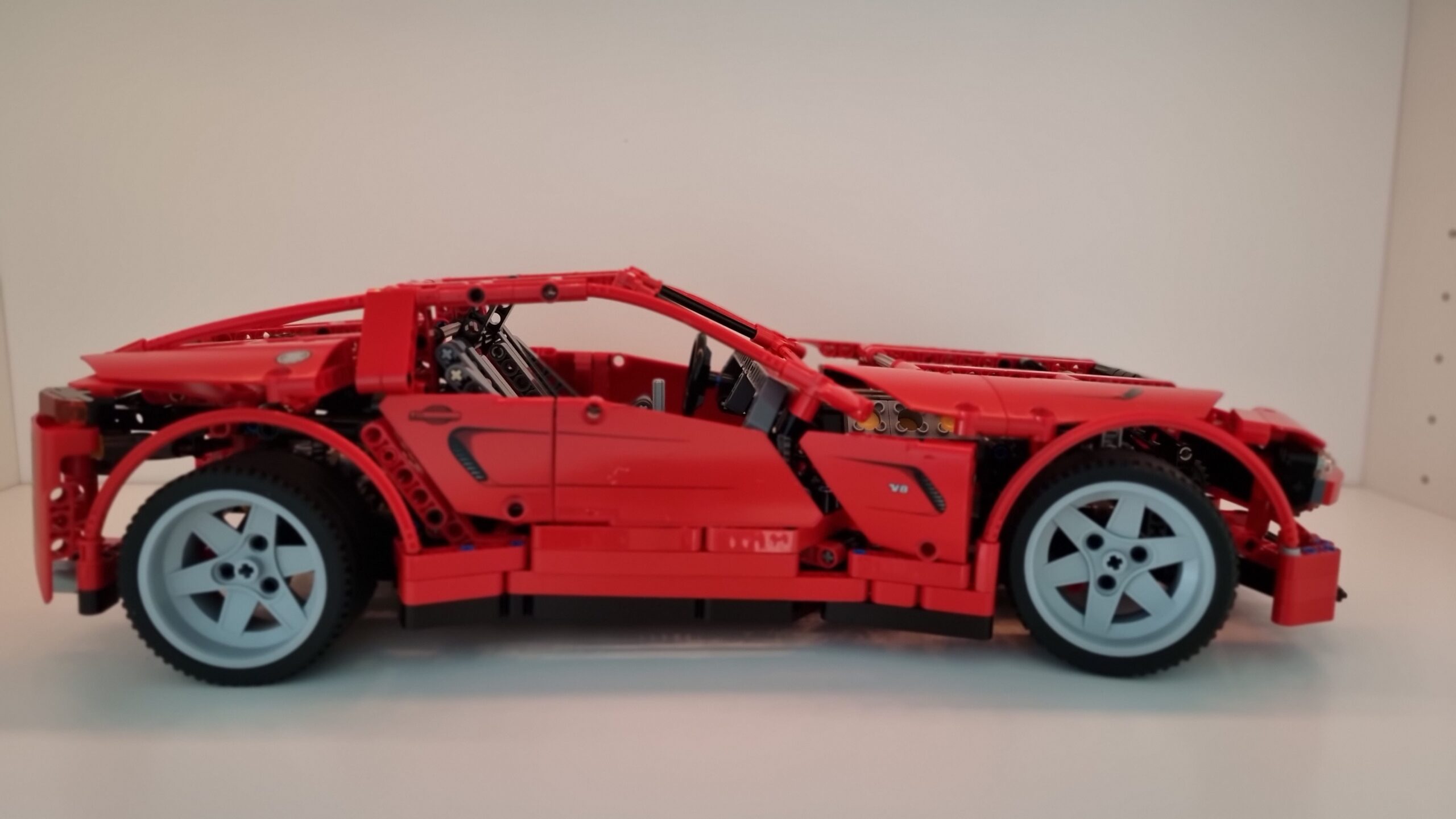 LEGO Technic Ferrari 599 GTB Fiorano 8145 red side profile