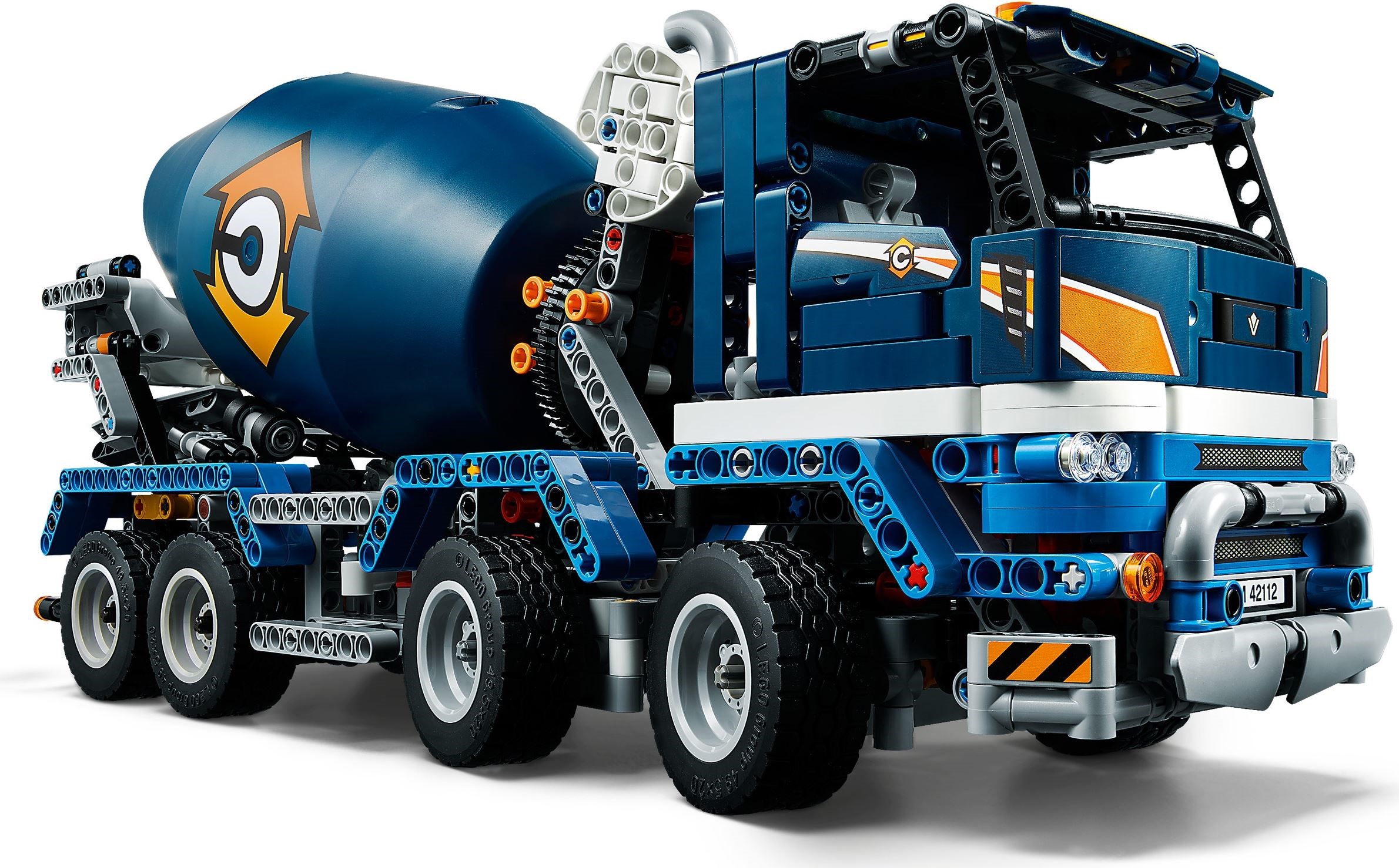 Front three-quarter view of LEGO Technic Concrete Mixer Truck (42112) from the right-hand side, showing the two steered front axles, the white water tank behind the cab and the gear ring at the front of the drum
